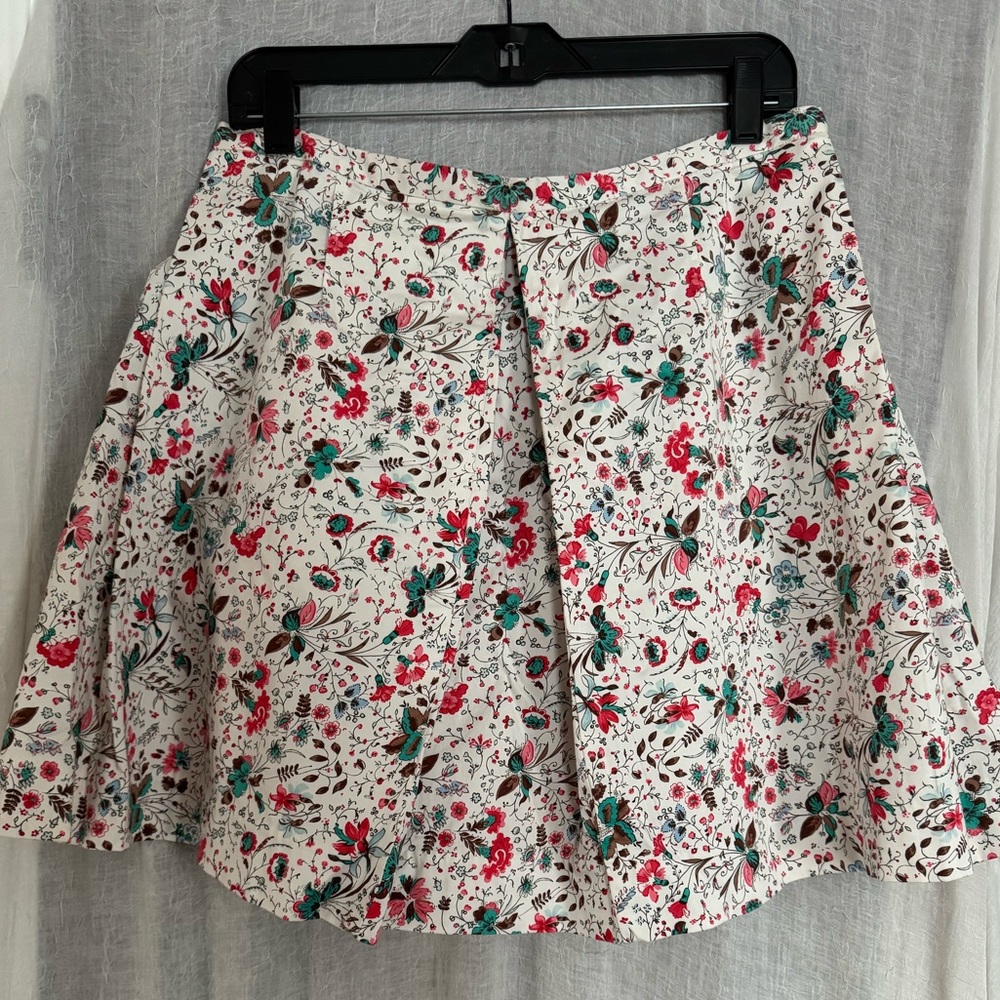 NWOT Gap Pleated Flower Skirt Sz 8 Heavy Hook Eye & zip closure